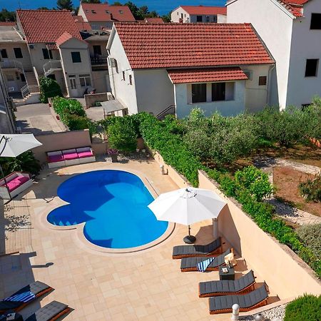 Hektorovic Poolside Apartments 볼 외부 사진