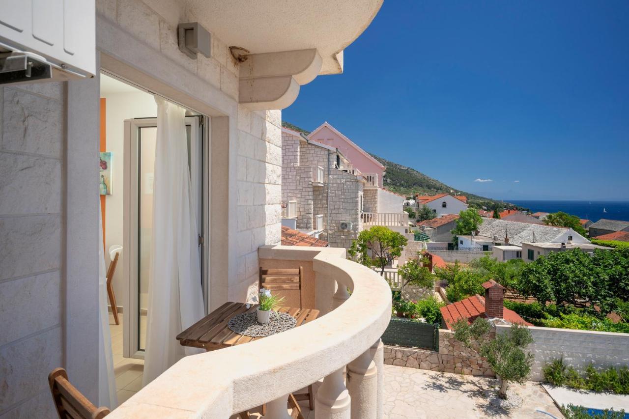 Hektorovic Poolside Apartments 볼 외부 사진