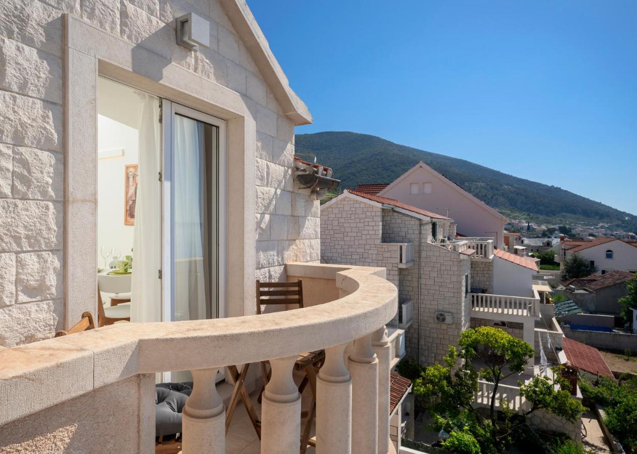 Hektorovic Poolside Apartments 볼 외부 사진
