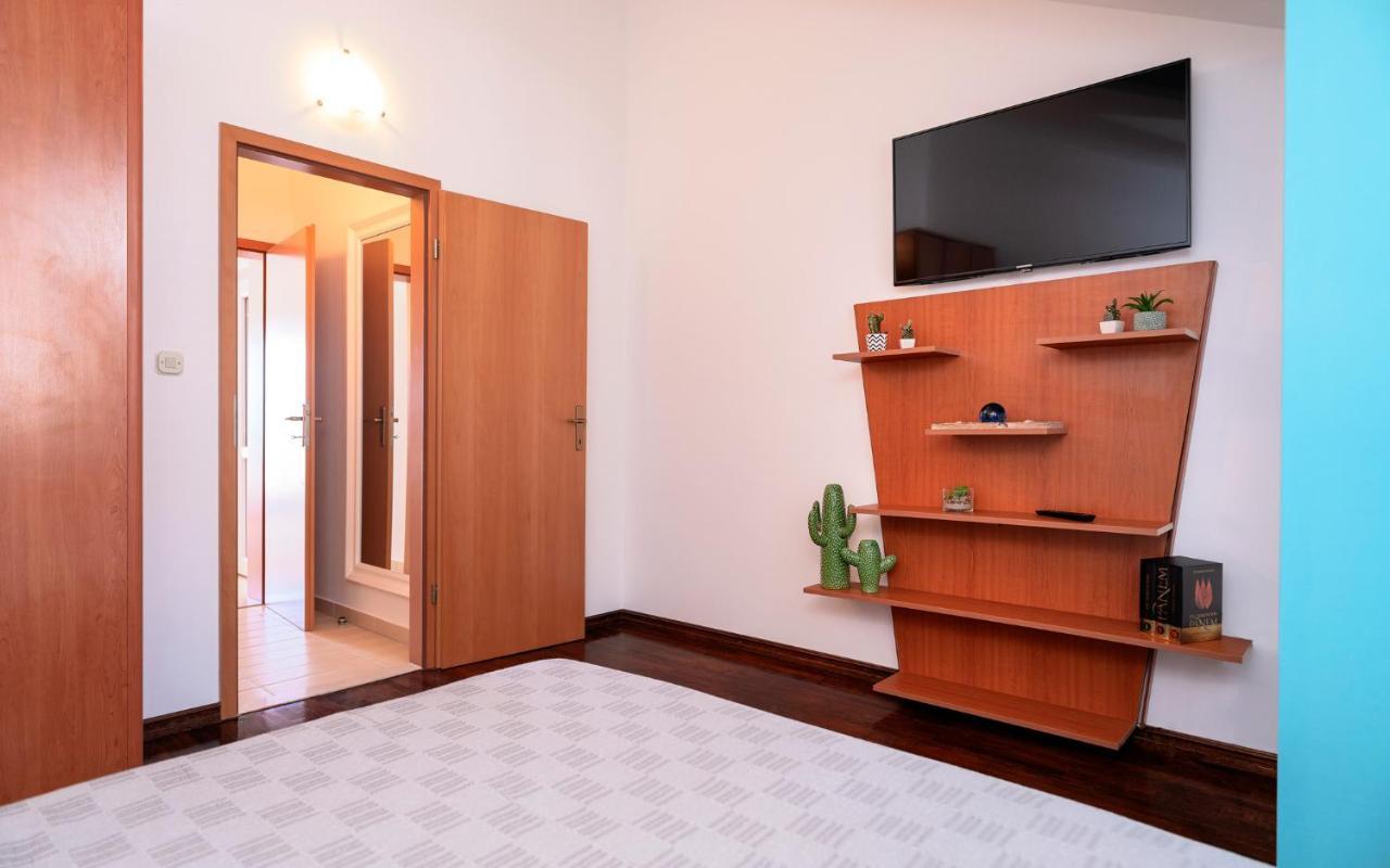 Hektorovic Poolside Apartments 볼 외부 사진