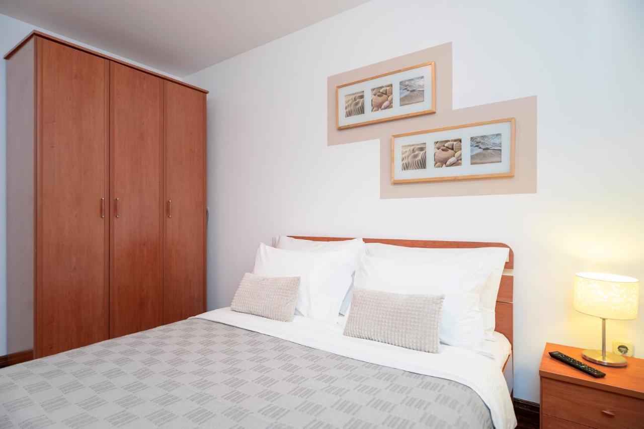 Hektorovic Poolside Apartments 볼 외부 사진