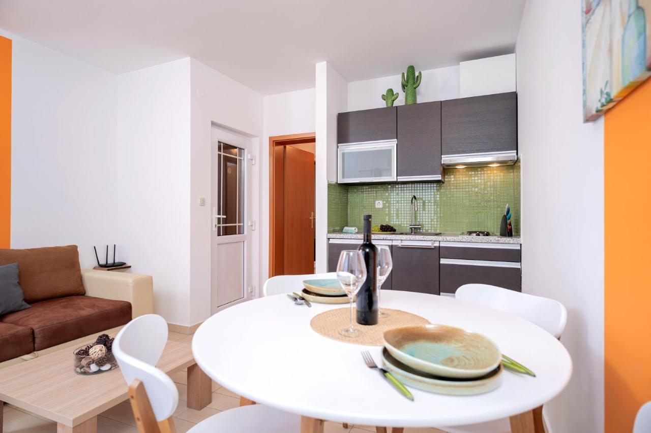 Hektorovic Poolside Apartments 볼 외부 사진