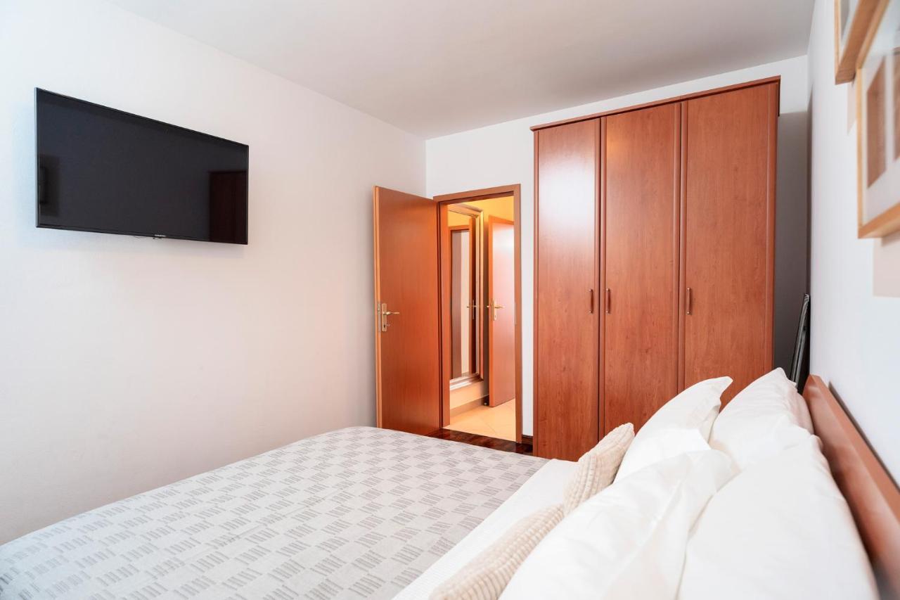 Hektorovic Poolside Apartments 볼 외부 사진