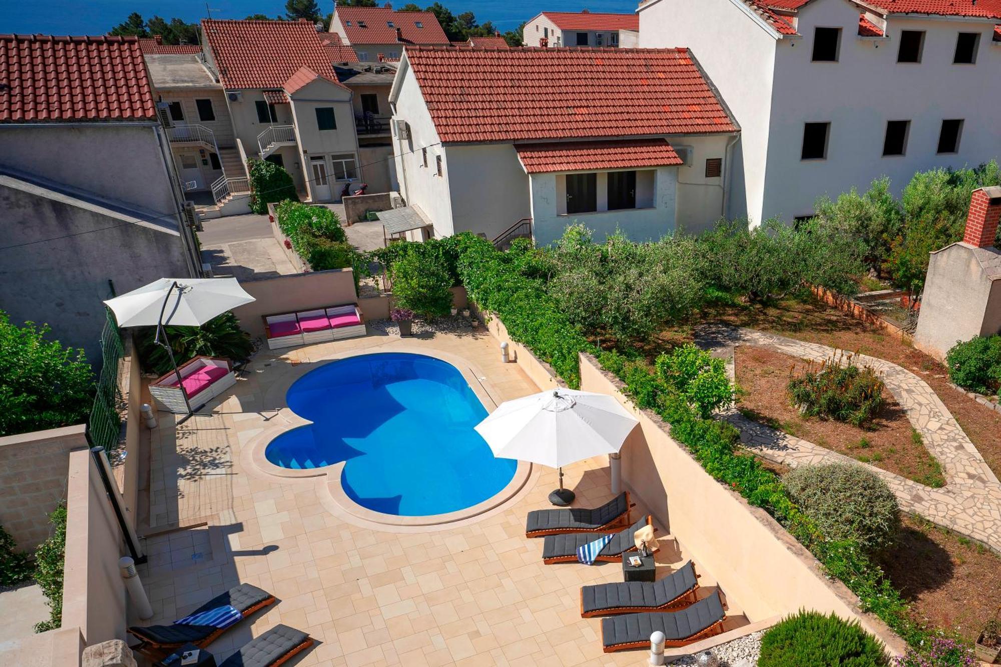 Hektorovic Poolside Apartments 볼 외부 사진